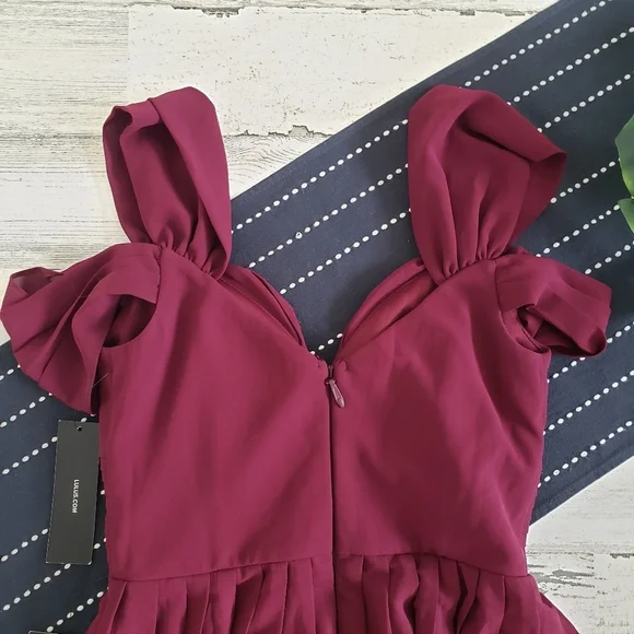 Lulus Ocean Of Elegance Off The Shoulder Burgundy Maroon Maxi Dress NWT Small